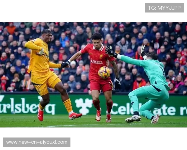 前锋点球冷静命中带队进入决赛圈赢得喝彩