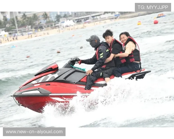 冲浪选手被海浪拍飞十米，爬起继续比赛